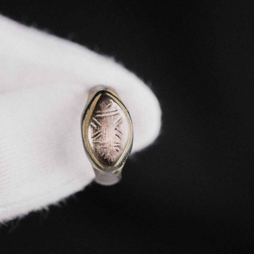 Medieval Bronze Geometric Signet Ring – “Radiatus” – Semi Restored (9th–13th CE) – EU 56 / US 7.75
