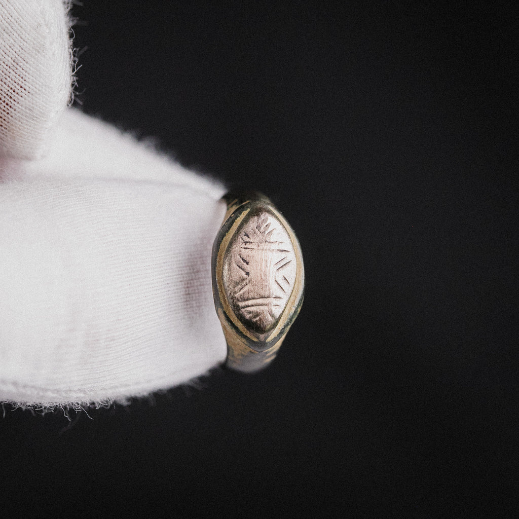 Medieval Bronze Geometric Signet Ring – “Radiatus” – Semi Restored (9th–13th CE) – EU 56 / US 7.75