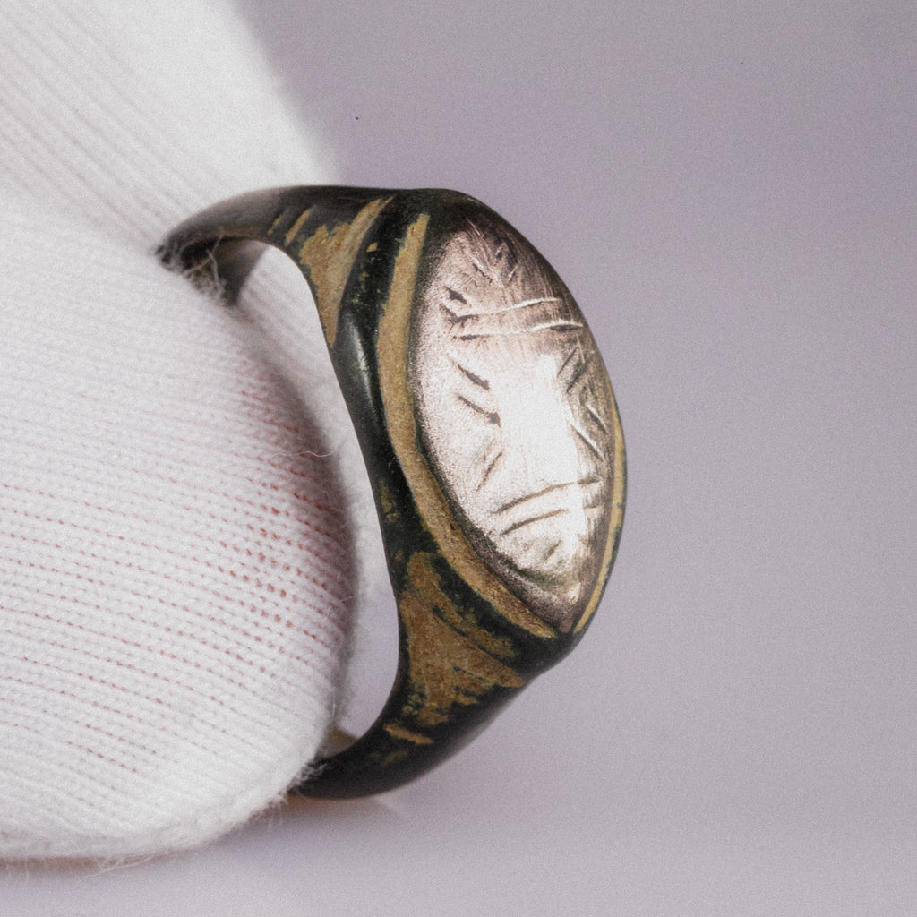 Medieval Bronze Geometric Signet Ring – “Radiatus” – Semi Restored (9th–13th CE) – EU 56 / US 7.75