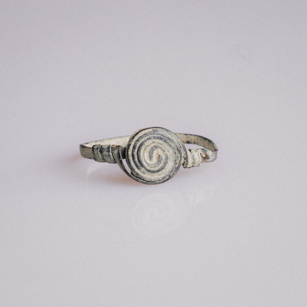 Roman Bronze Ring with Spiral Bezel – “Spiralis” (1st–3rd CE) – EU 51 / US 5.75