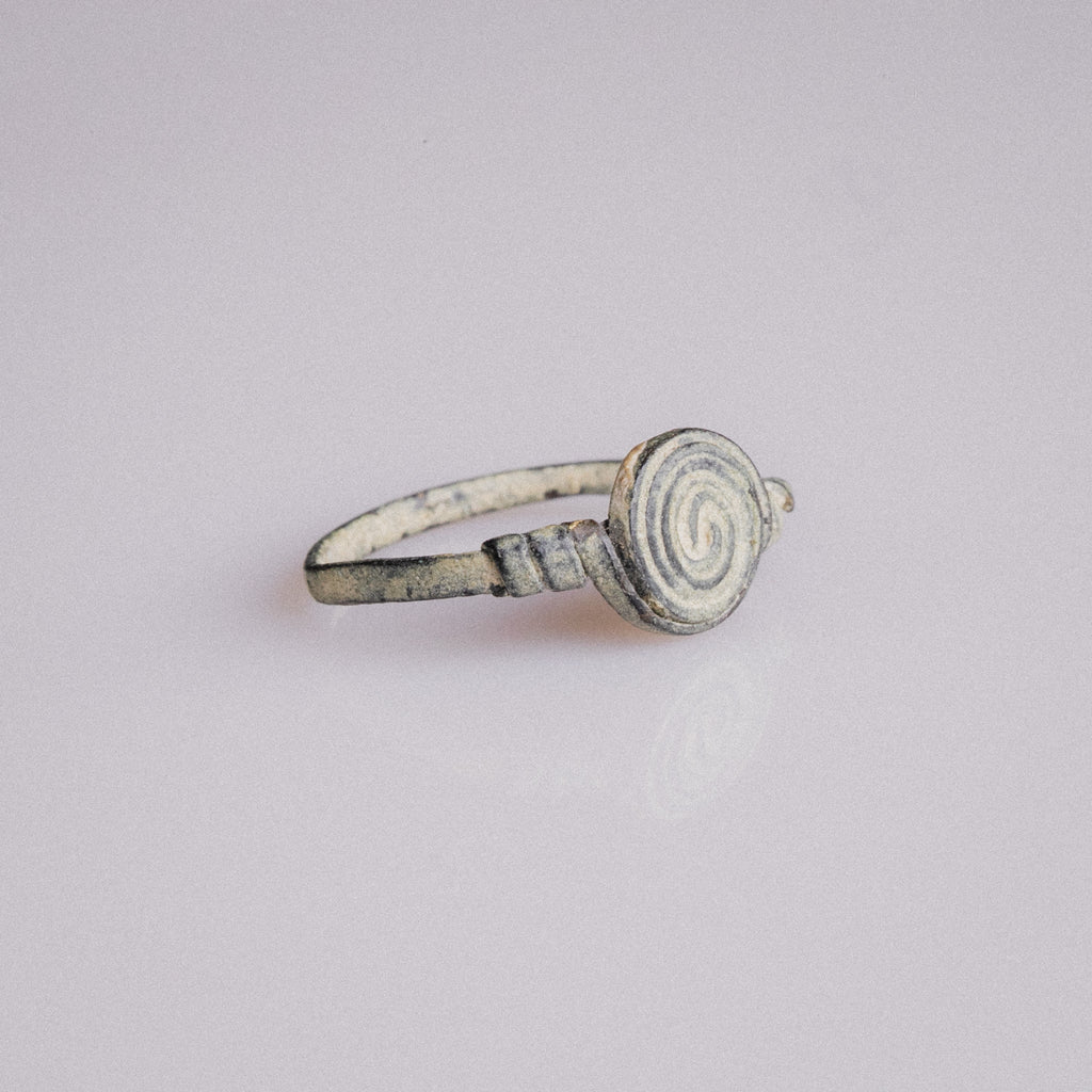Roman Bronze Ring with Spiral Bezel – “Spiralis” (1st–3rd CE) – EU 51 / US 5.75