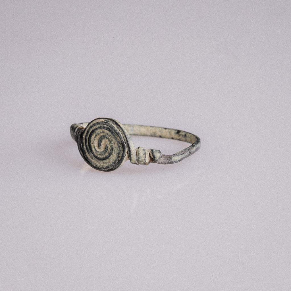 Roman Bronze Ring with Spiral Bezel – “Spiralis” (1st–3rd CE) – EU 51 / US 5.75