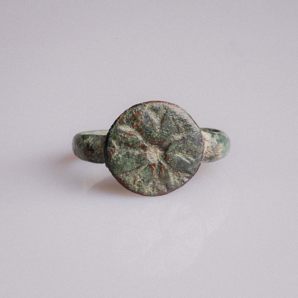 Late Roman to Early Medieval Bronze Star Signet Ring – “Stellatus” (3rd–6th CE) – EU 58 / US 8.5