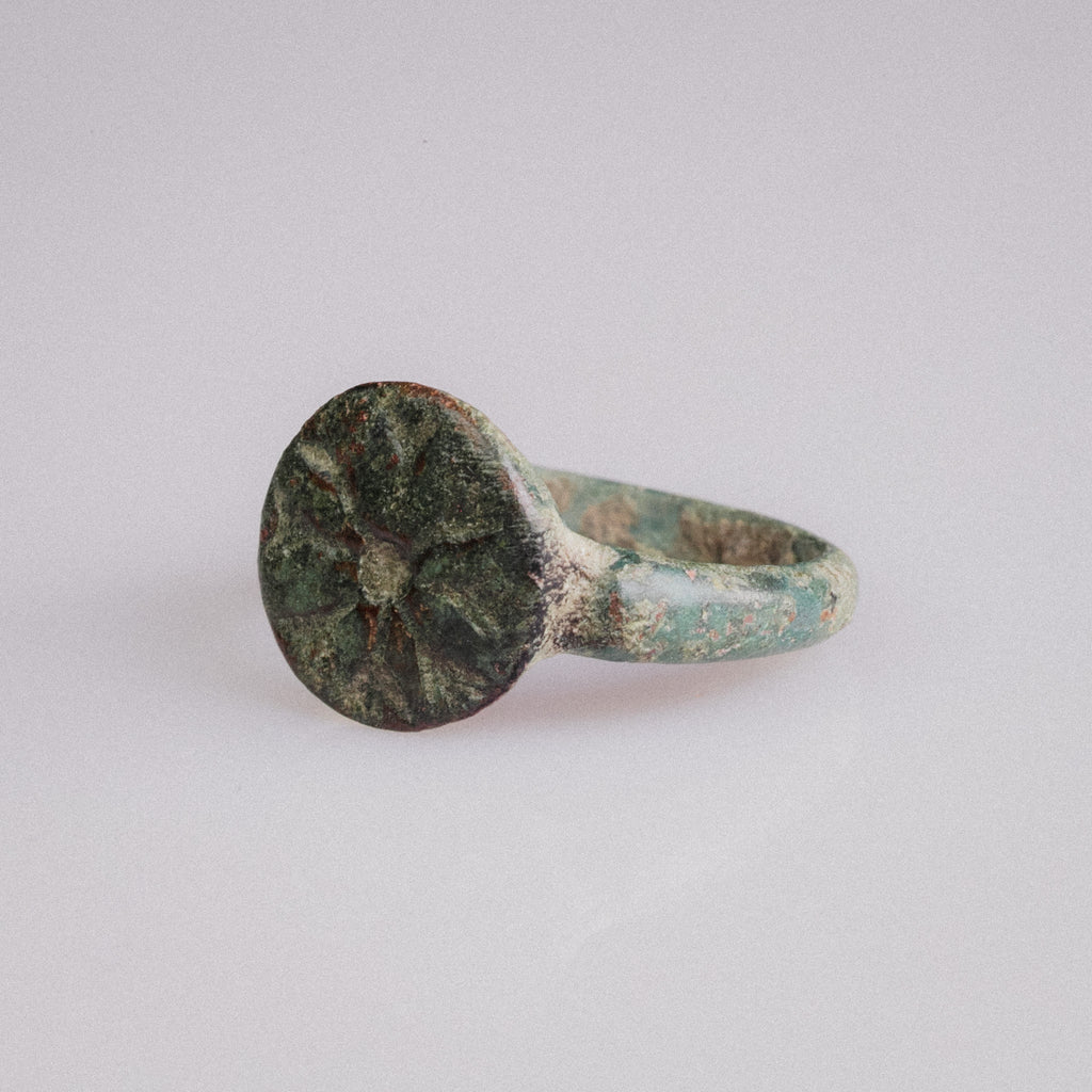 Late Roman to Early Medieval Bronze Star Signet Ring – “Stellatus” (3rd–6th CE) – EU 58 / US 8.5