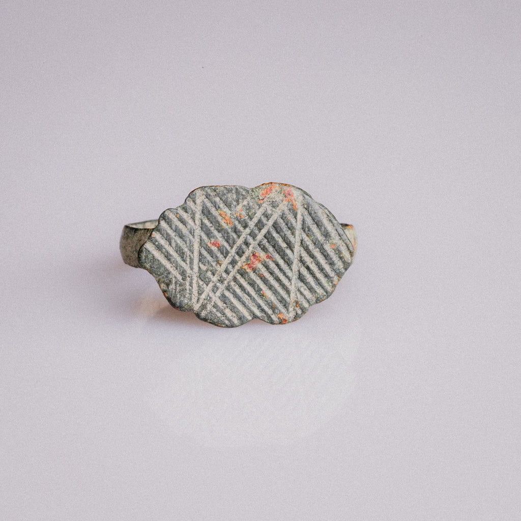 Medieval Bronze Geometric Signet Ring – “Reticulus” (10th–13th CE) – EU 52 / US 6.25