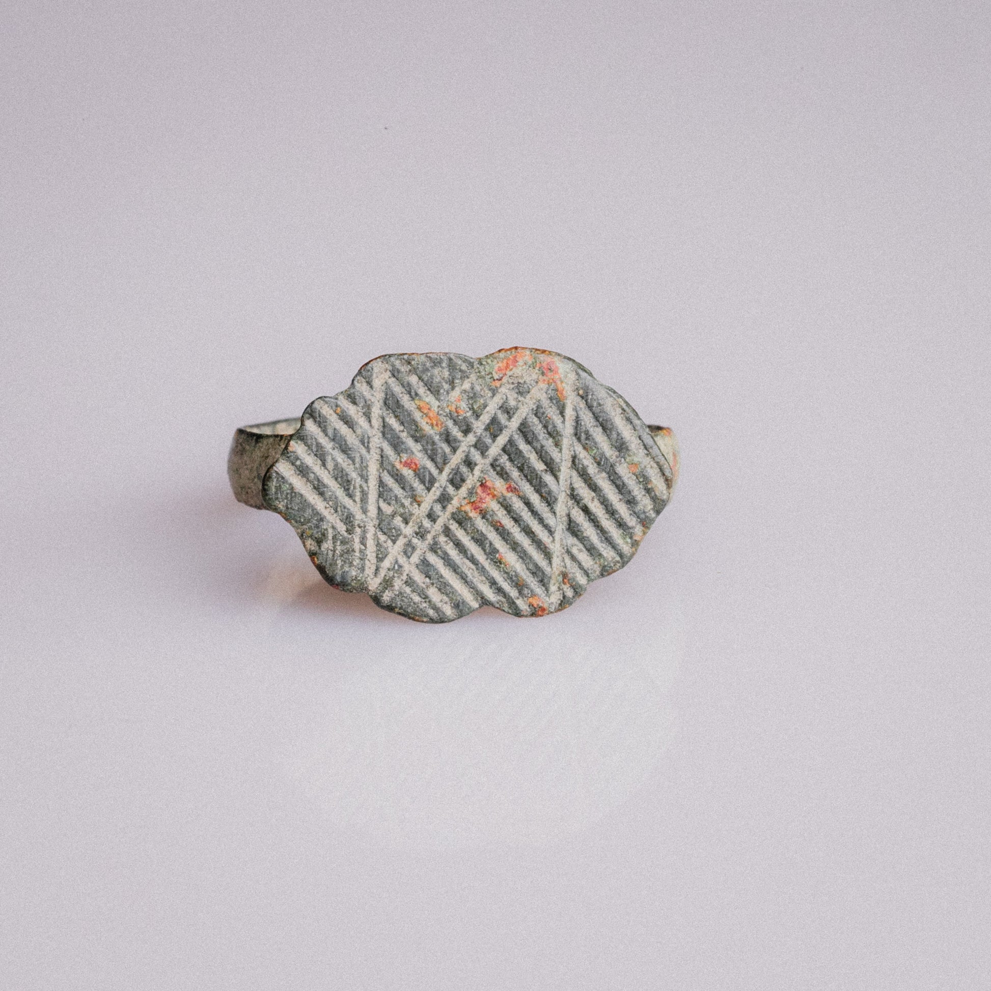 Medieval Bronze Geometric Signet Ring – “Reticulus” (10th–13th CE) – EU 52 / US 6.25