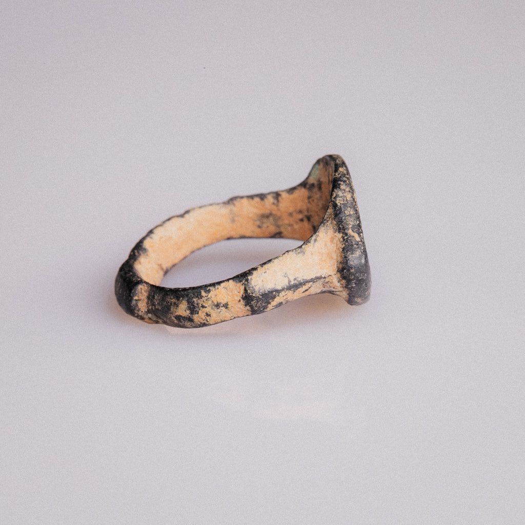 Late Roman Bronze Enamelled Signet Ring – “Orbiculus” (3rd–4th CE) – EU 50 / US 5.25