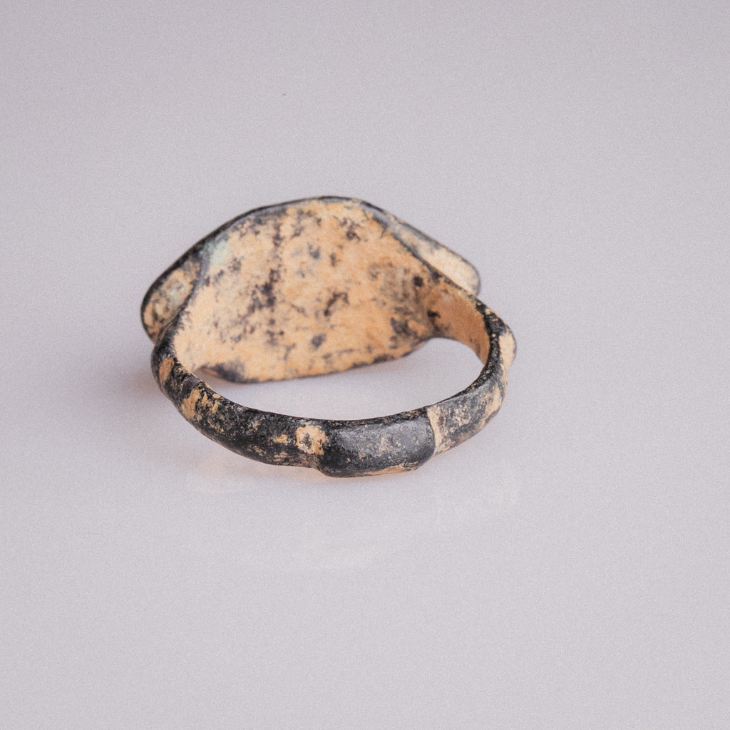 Late Roman Bronze Enamelled Signet Ring – “Orbiculus” (3rd–4th CE) – EU 50 / US 5.25