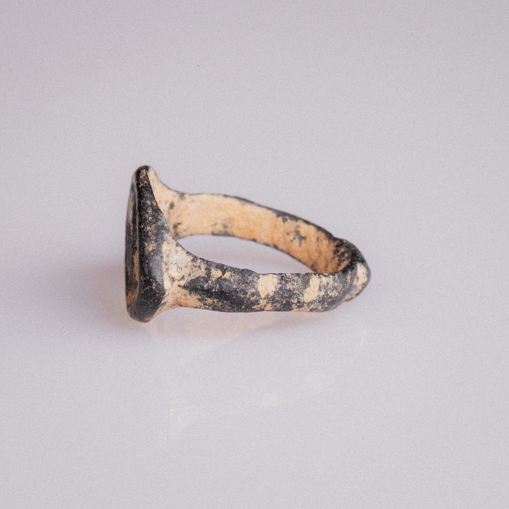 Late Roman Bronze Enamelled Signet Ring – “Orbiculus” (3rd–4th CE) – EU 50 / US 5.25