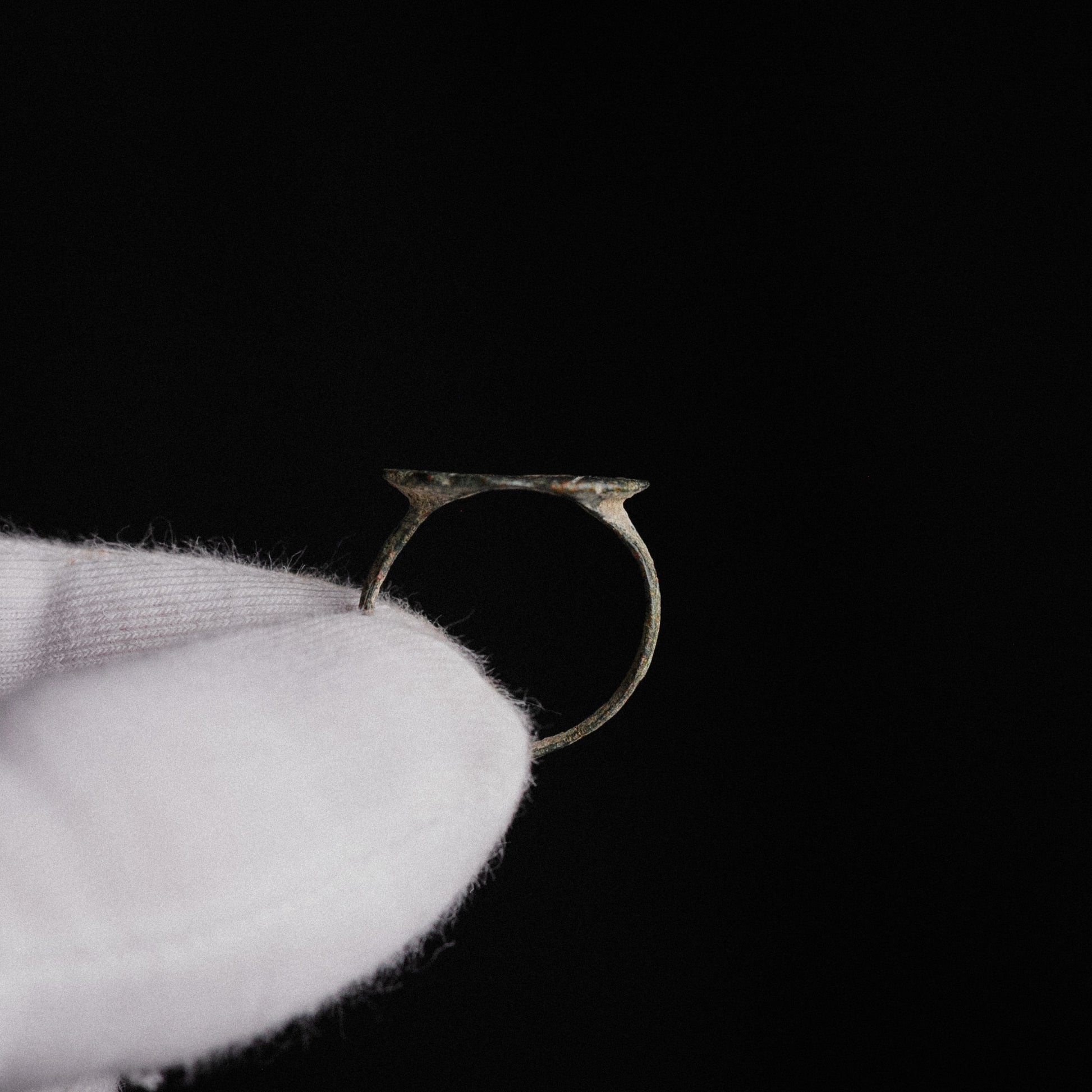 Medieval Bronze Geometric Signet Ring – “Reticulus” (10th–13th CE) – EU 52 / US 6.25