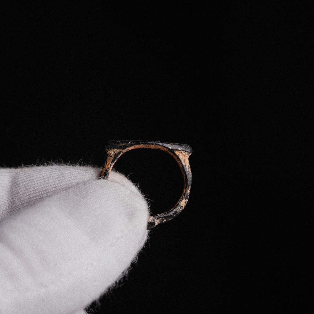 Late Roman Bronze Enamelled Signet Ring – “Orbiculus” (3rd–4th CE) – EU 50 / US 5.25