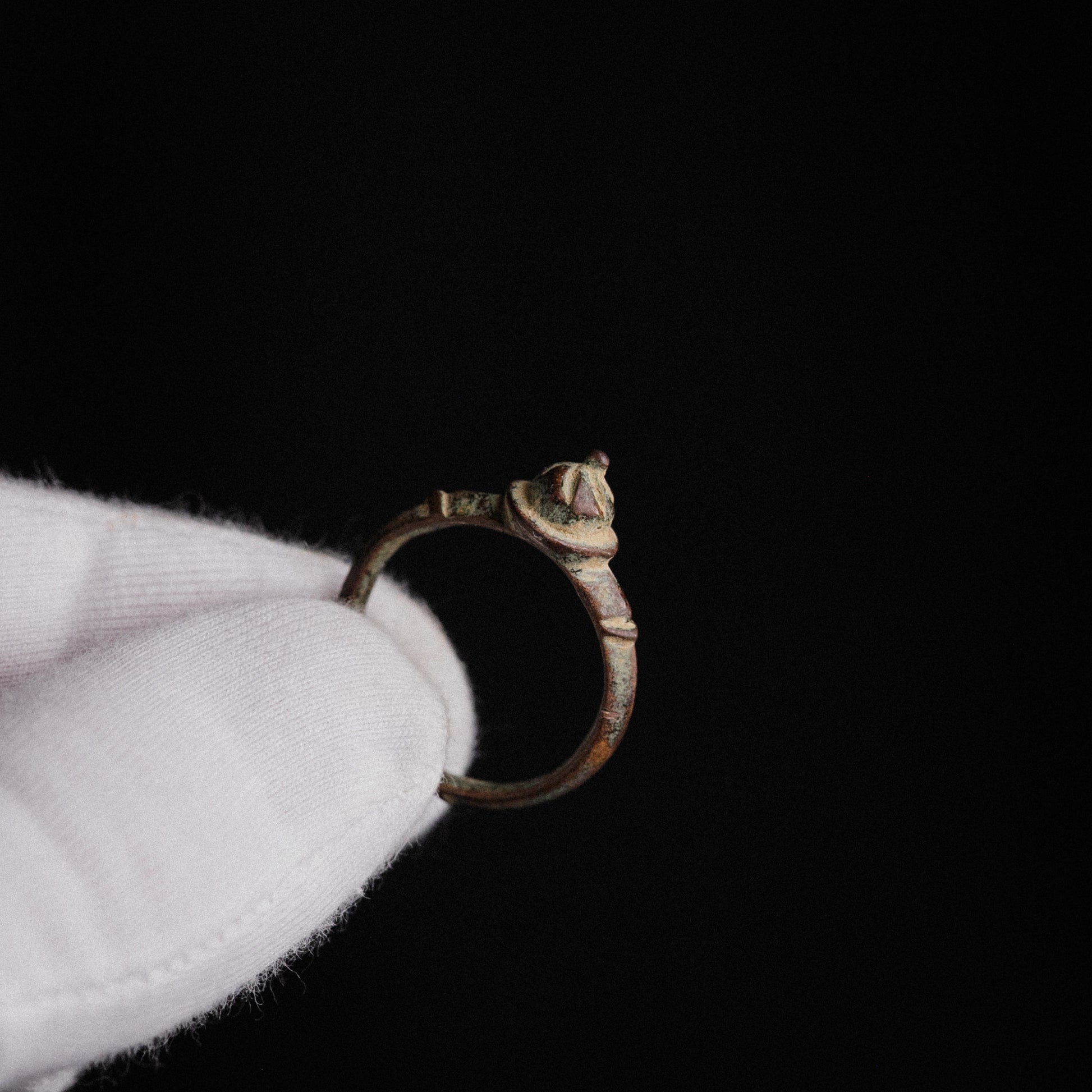 Early Medieval Bronze Star Signet Ring – “Turritus” (8th–10th CE) – EU 58 / US 8.5