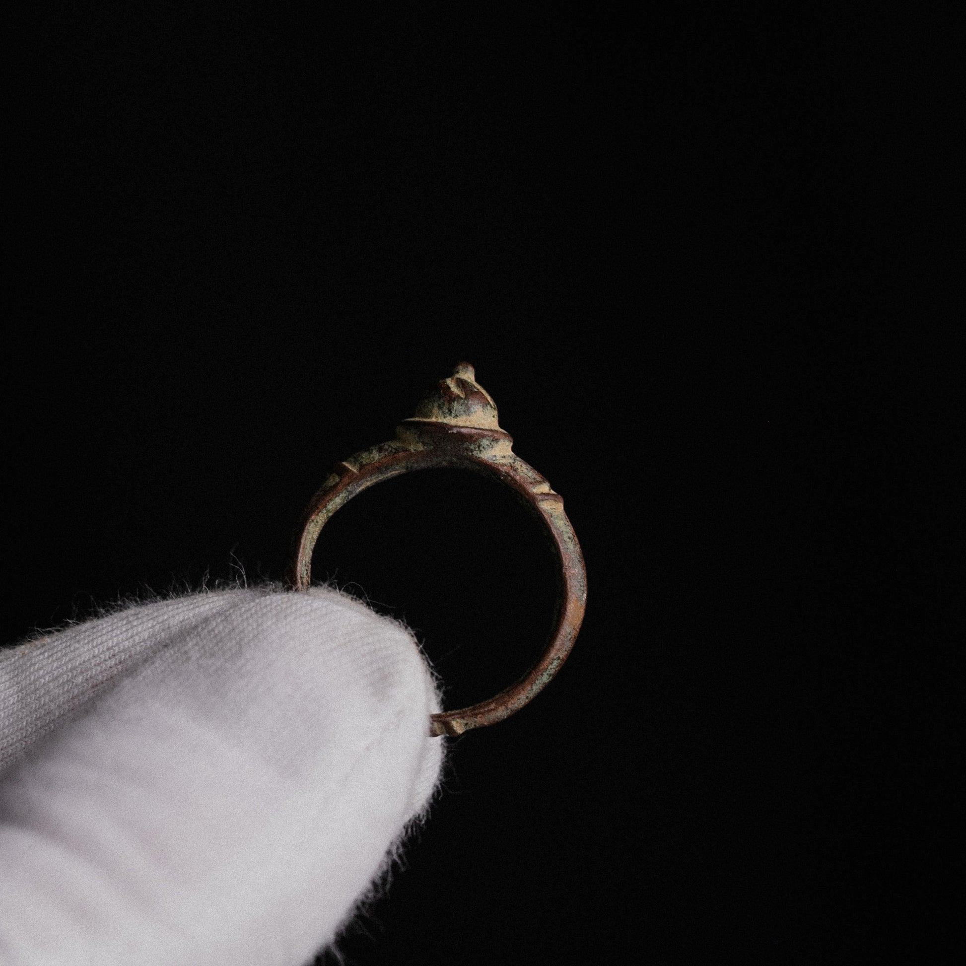 Early Medieval Bronze Star Signet Ring – “Turritus” (8th–10th CE) – EU 58 / US 8.5