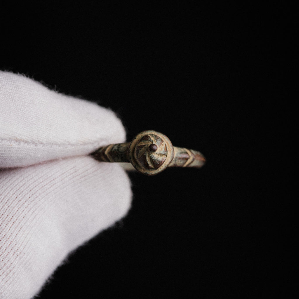 Early Medieval Bronze Star Signet Ring – “Turritus” (8th–10th CE) – EU 58 / US 8.5