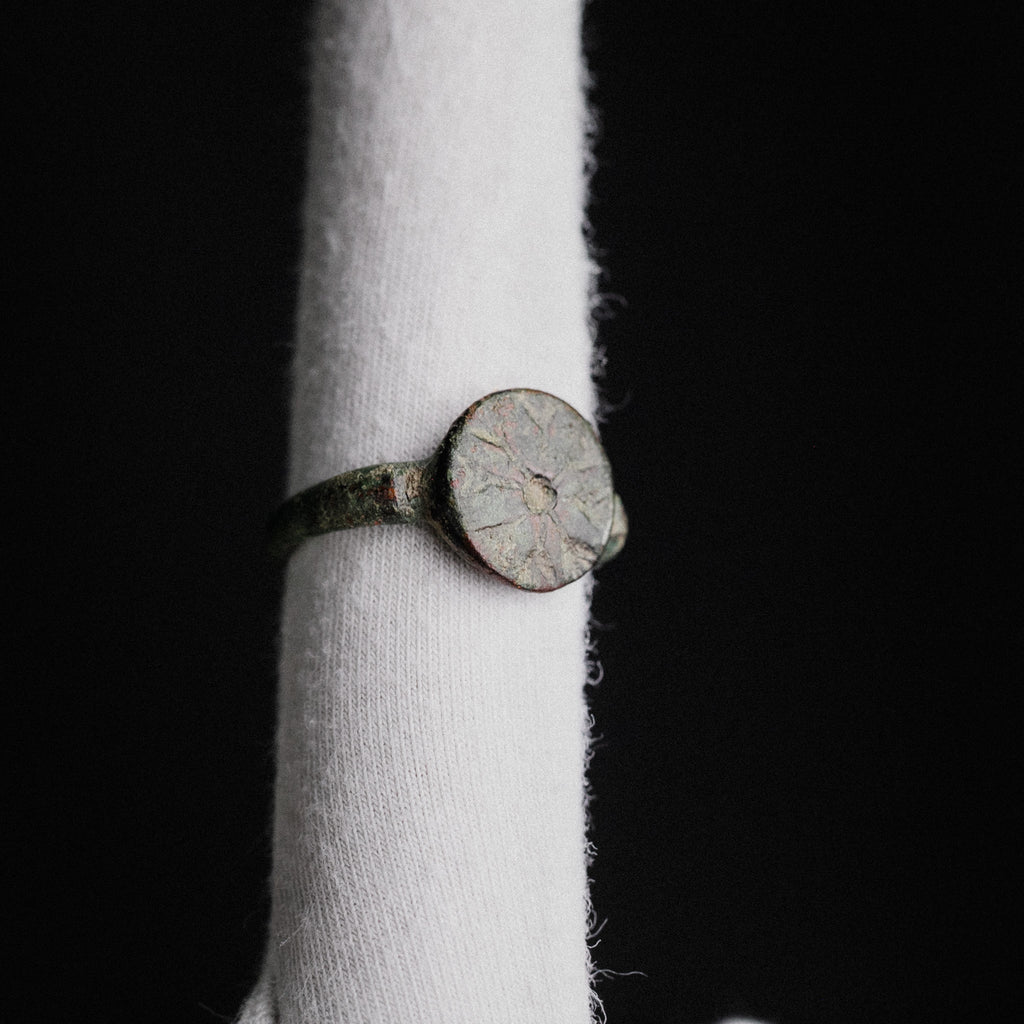 Late Roman to Early Medieval Bronze Star Signet Ring – “Stellatus” (3rd–6th CE) – EU 58 / US 8.5