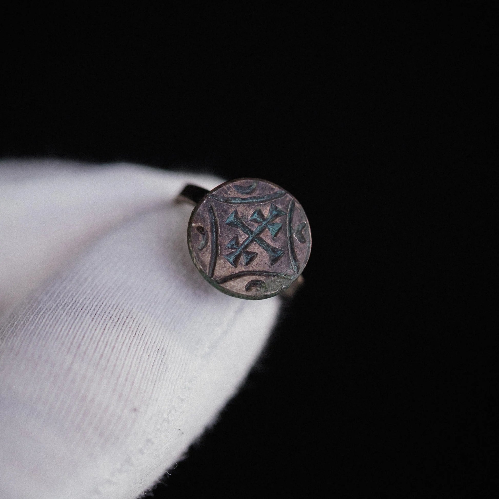 'Equitus' - Medieval Silver Crusader Signet Ring (9th–11th C. CE) EU 48 / US 4,5 Aurora Antiqua