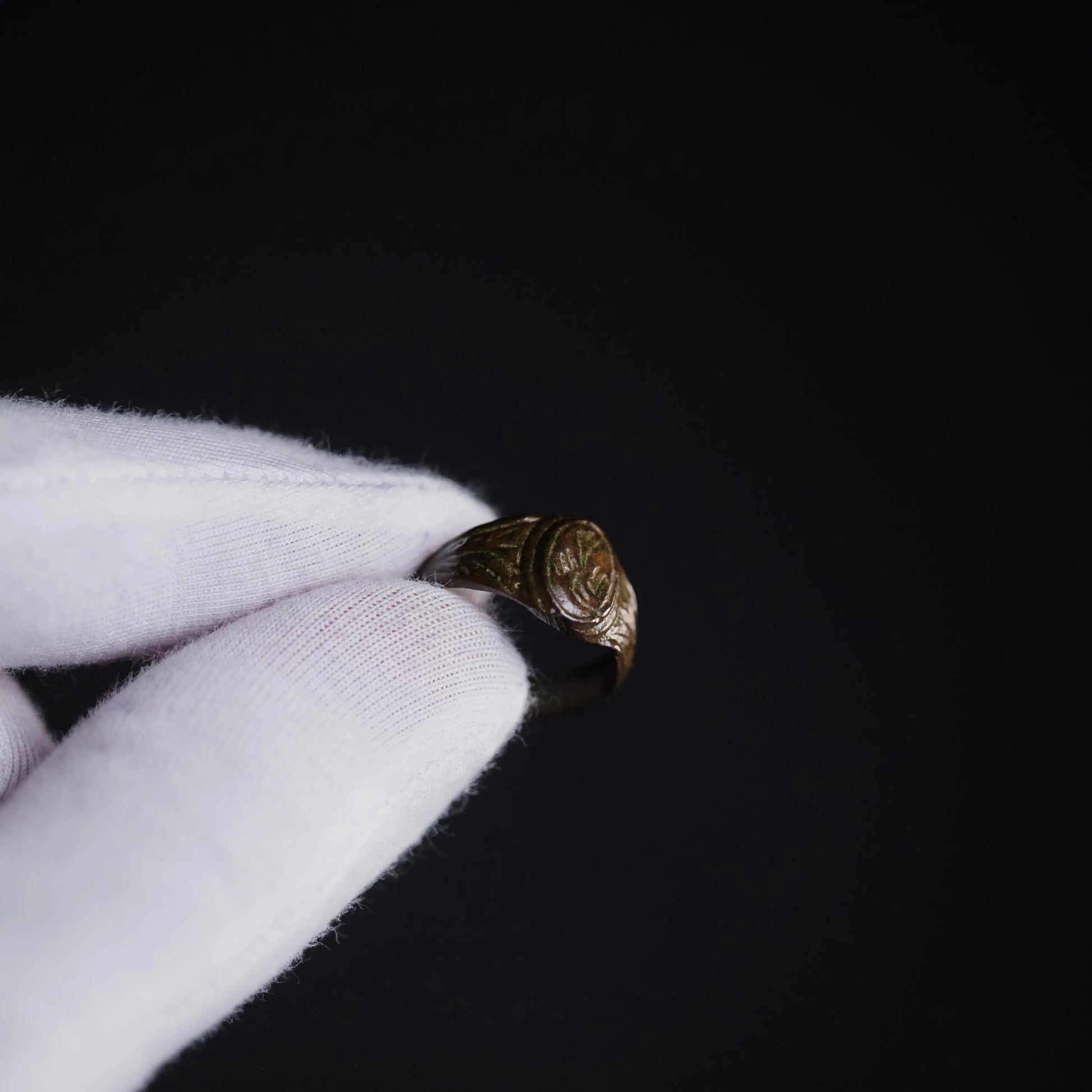 'Columba' - Post-Medieval Ring (17th-19th C. CE) EU 52 / US 6 Aurora Antiqua