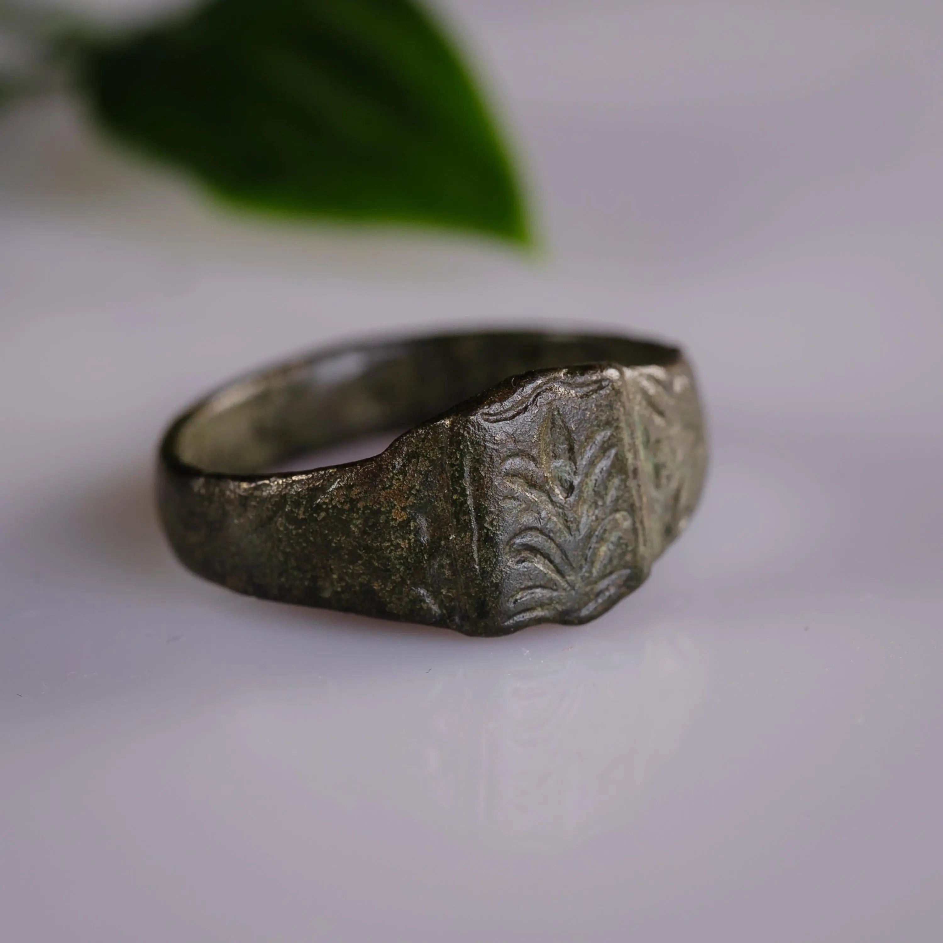 “Fleuris” - Heraldic Base Metal Ring (17th-19th C. CE)  EU 64 / US 10.5 Aurora Antiqua
