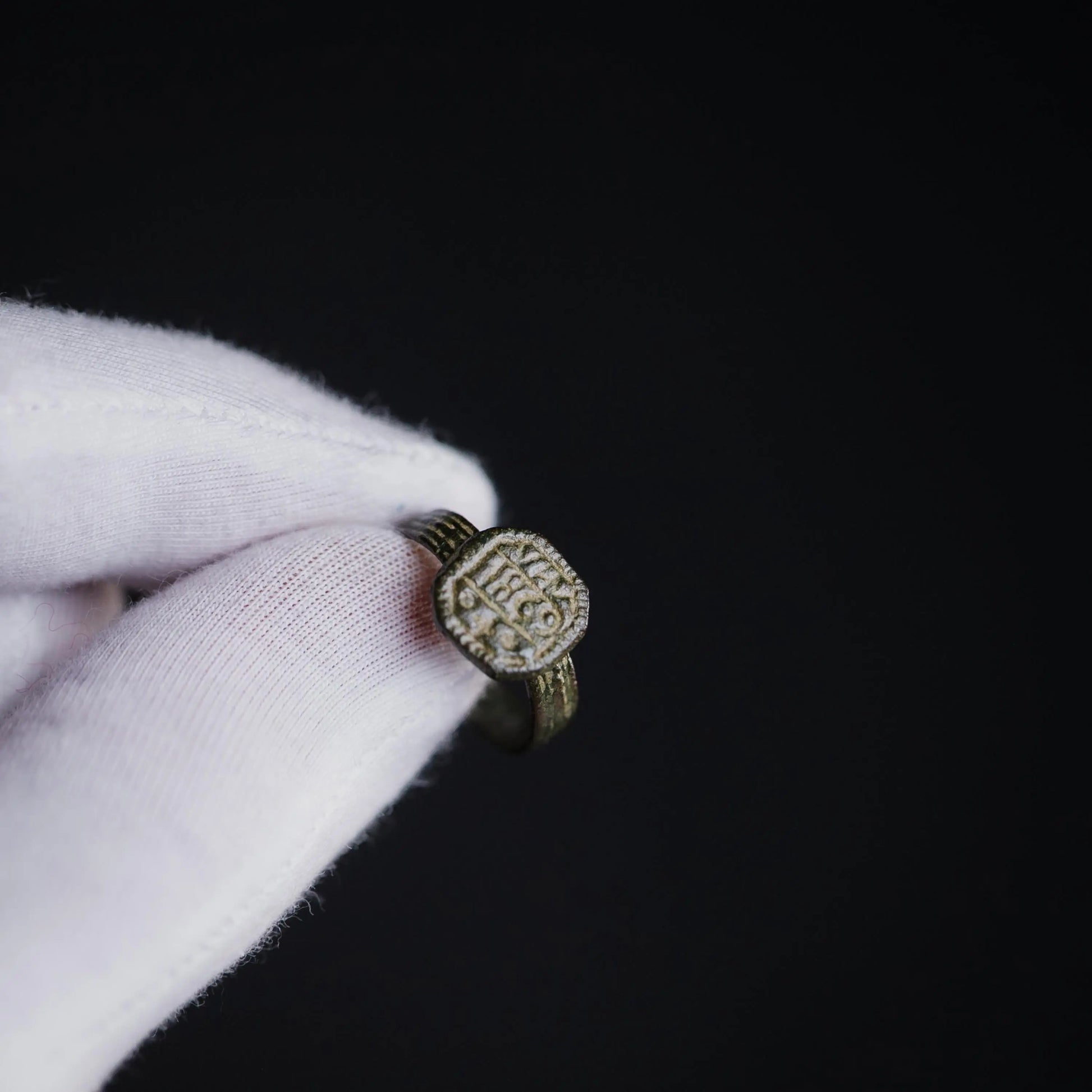 “Victoria” - Commemorative Base Metal Ring  (19th C. CE) EU 54 / US 7 Aurora Antiqua