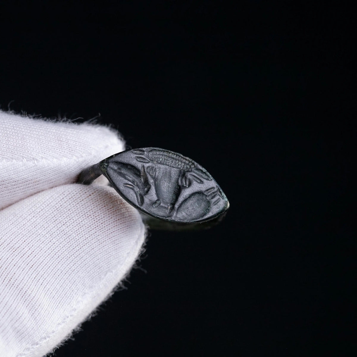 Greek Bronze Ring 'Bouphoros' (Aprox. 300 BC) EU 62/US 10.5