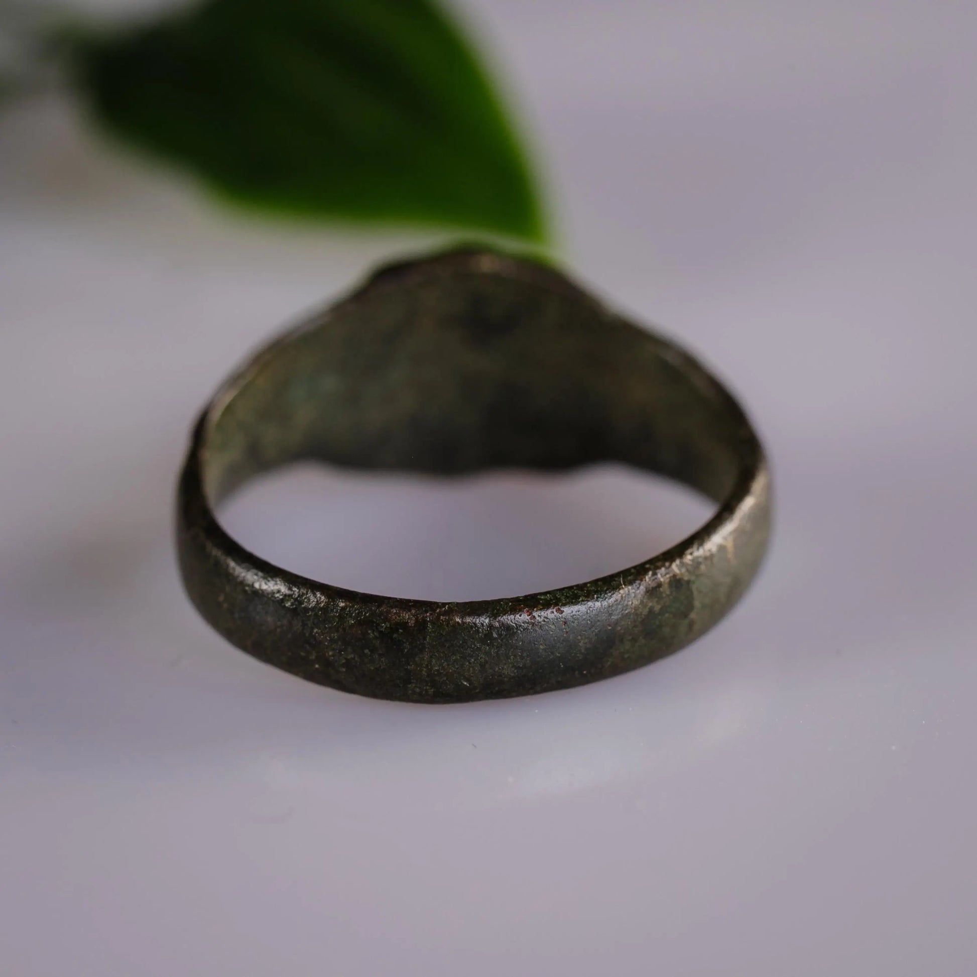 “Fleuris” - Heraldic Base Metal Ring (17th-19th C. CE)  EU 64 / US 10.5 Aurora Antiqua