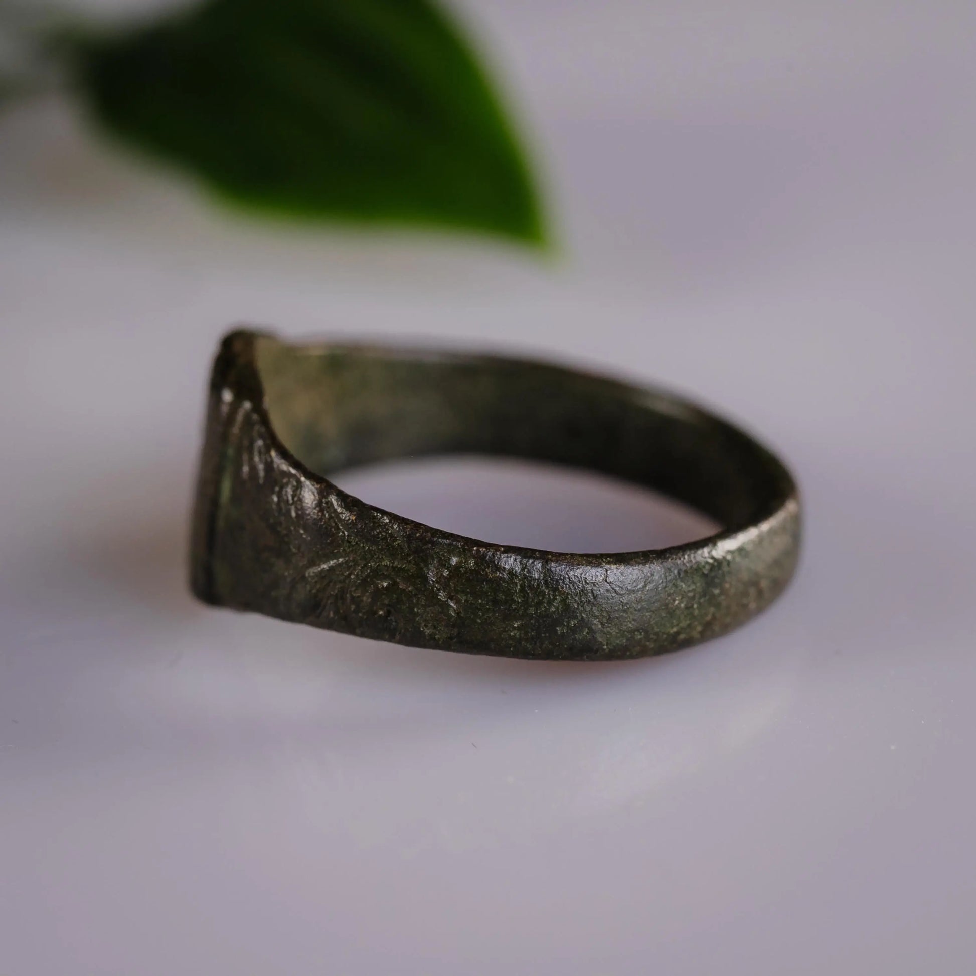 “Fleuris” - Heraldic Base Metal Ring (17th-19th C. CE)  EU 64 / US 10.5 Aurora Antiqua